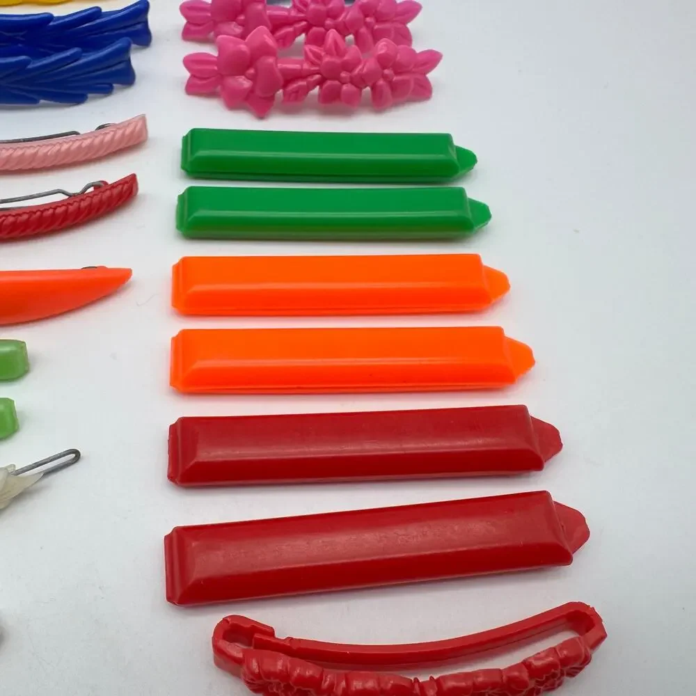Vintage Hair Barrettes Lot Plastic Bows Flowers Clips Hair Dresser Some Modern